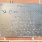Gedenktafel an der St. Godehard Kirche - gestiftet 2008 zum 50. Weihetag der Kirche von der Kolpingsfamilie Ochtersum/Barienrode